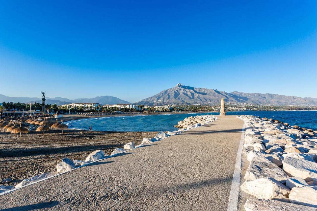 By Riva - Luxurious, Exclusive 2 Bedroom Apt Inside Puerto Banus Marbella Bagian luar foto