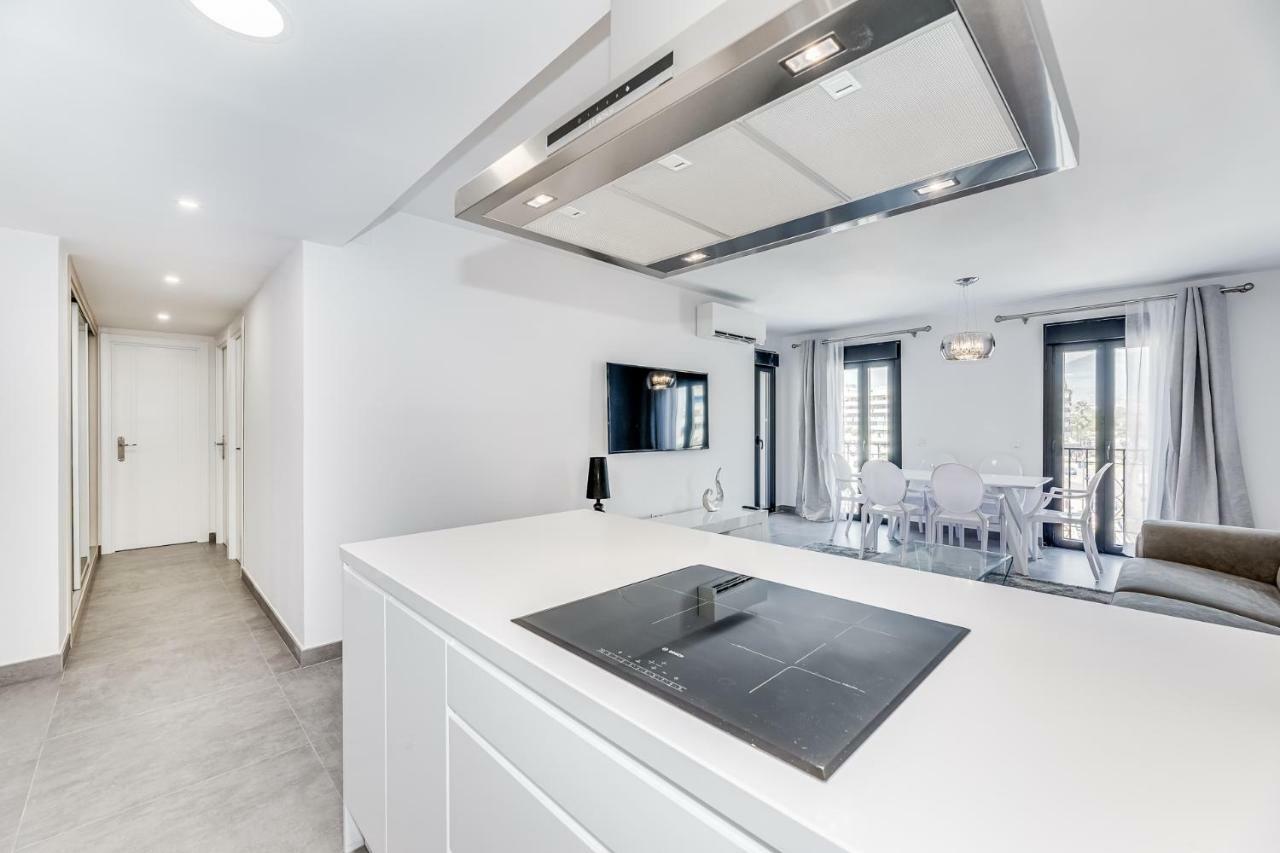 By Riva - Luxurious, Exclusive 2 Bedroom Apt Inside Puerto Banus Marbella Bagian luar foto