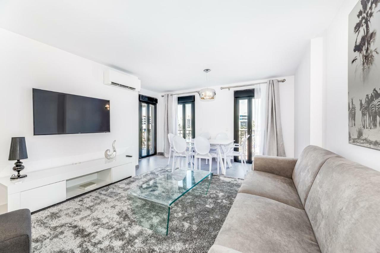 By Riva - Luxurious, Exclusive 2 Bedroom Apt Inside Puerto Banus Marbella Bagian luar foto
